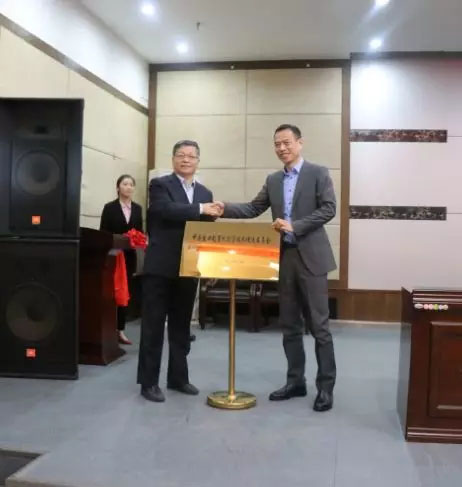 Çin ihracat vinç kalite ve teknoloji promosyon Komitesi düzenlenen konferans törence düzenlenen! China export crane quality and technology promotion Committee established conference held ceremoniously!2.jpg